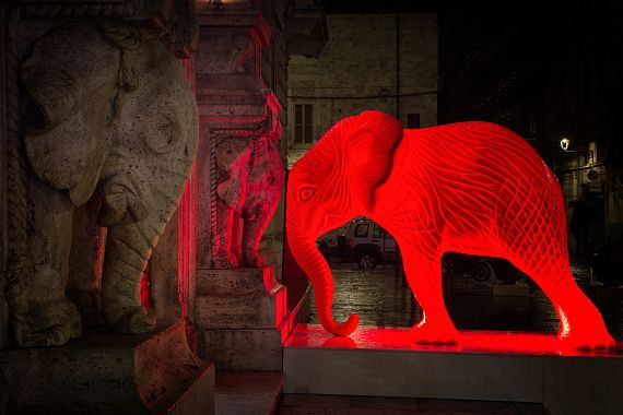 L'elefante di Cracking Art