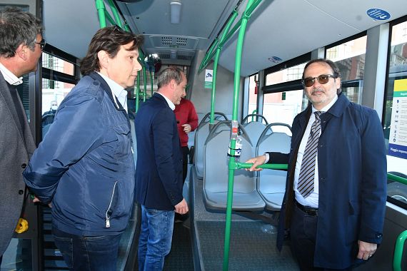 a bordo di uno dei nuovi bus